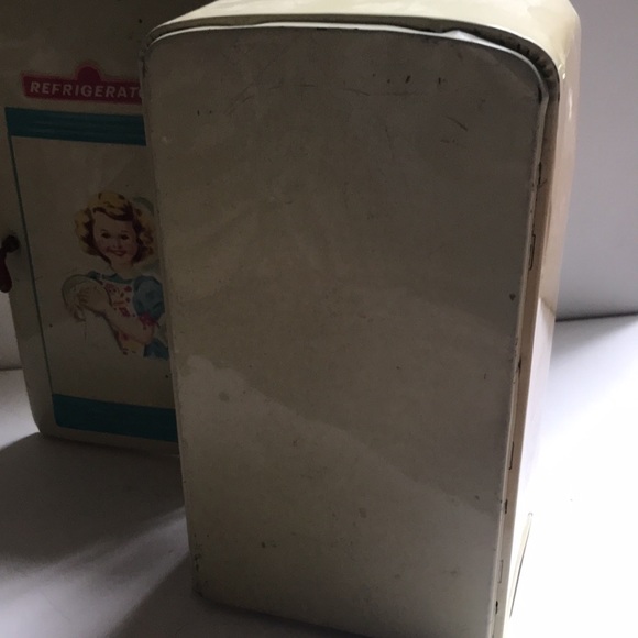 Vintage metal toy refrigerator. - Picture 4 of 8